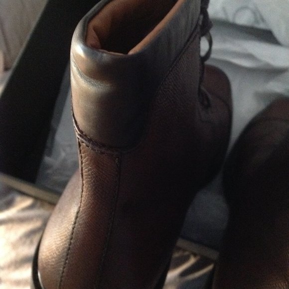 Bloomingdale's Men's Brown Leather Cap Toe Boots - 11.5 - New in Box - Picture 7 of 13